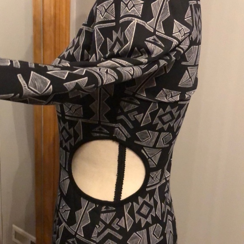 Bodycon knee length‎ dress with Aztec print - Picture 5 of 6